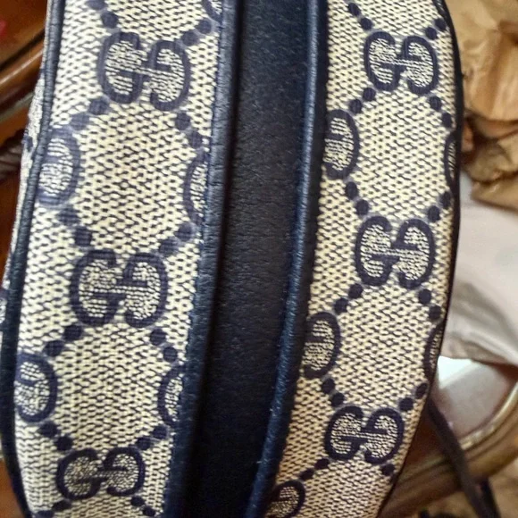 💐SOLD💐
Gucci Monogram navy blue and Gray Crossbody Bag - Picture 3 of 5